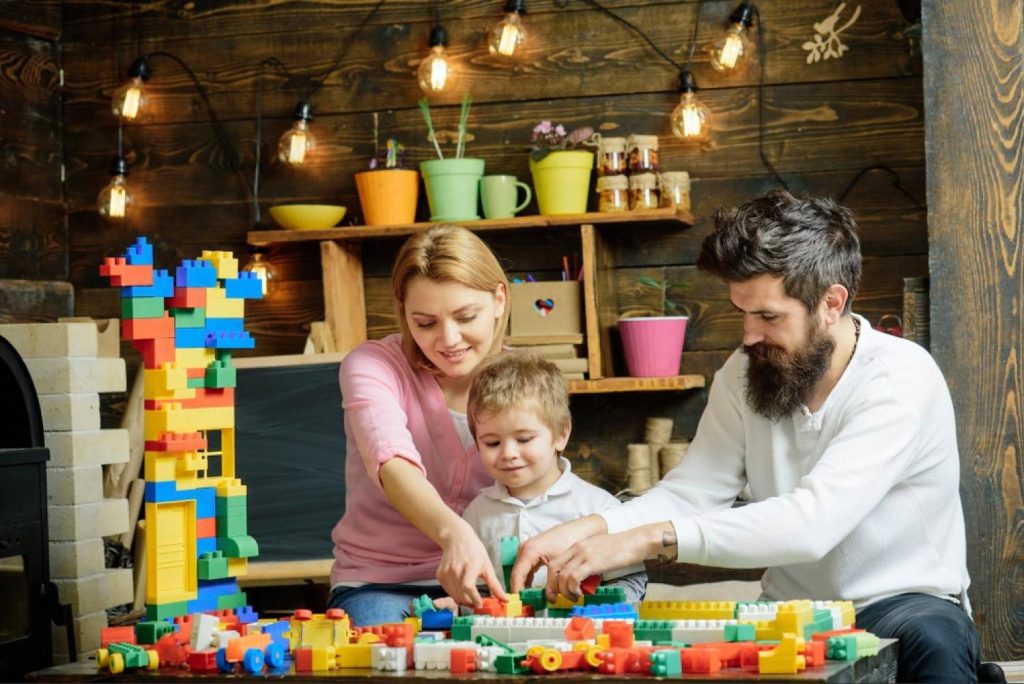 Magnetic, Wooden or Plastic Construction Kit: What to Choose